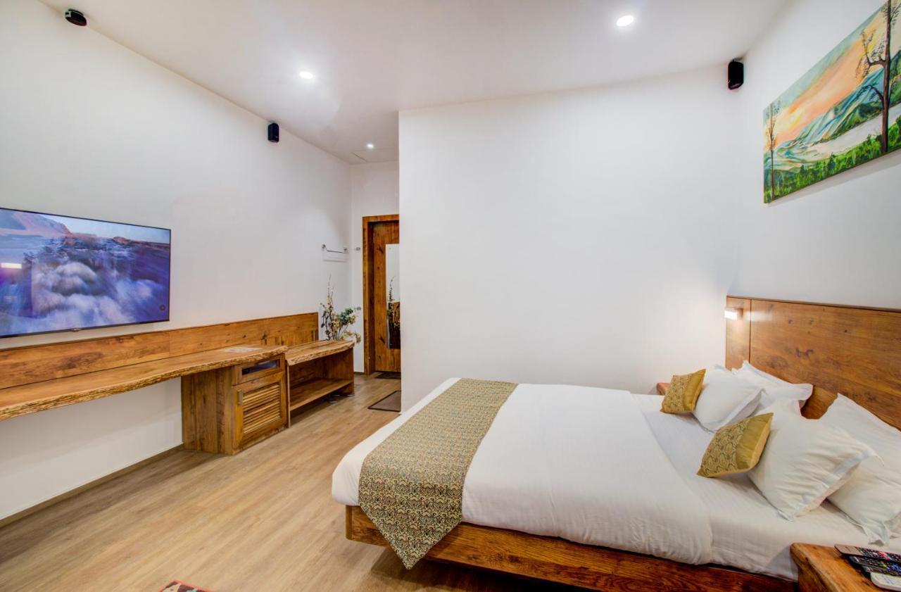Hotel Malas Панчгани Екстериор снимка
