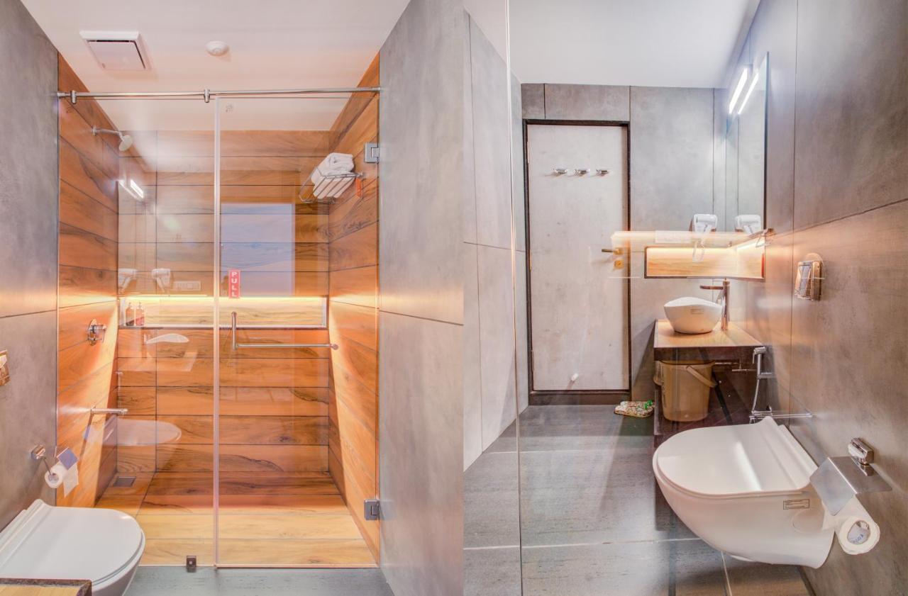 Hotel Malas Панчгани Екстериор снимка