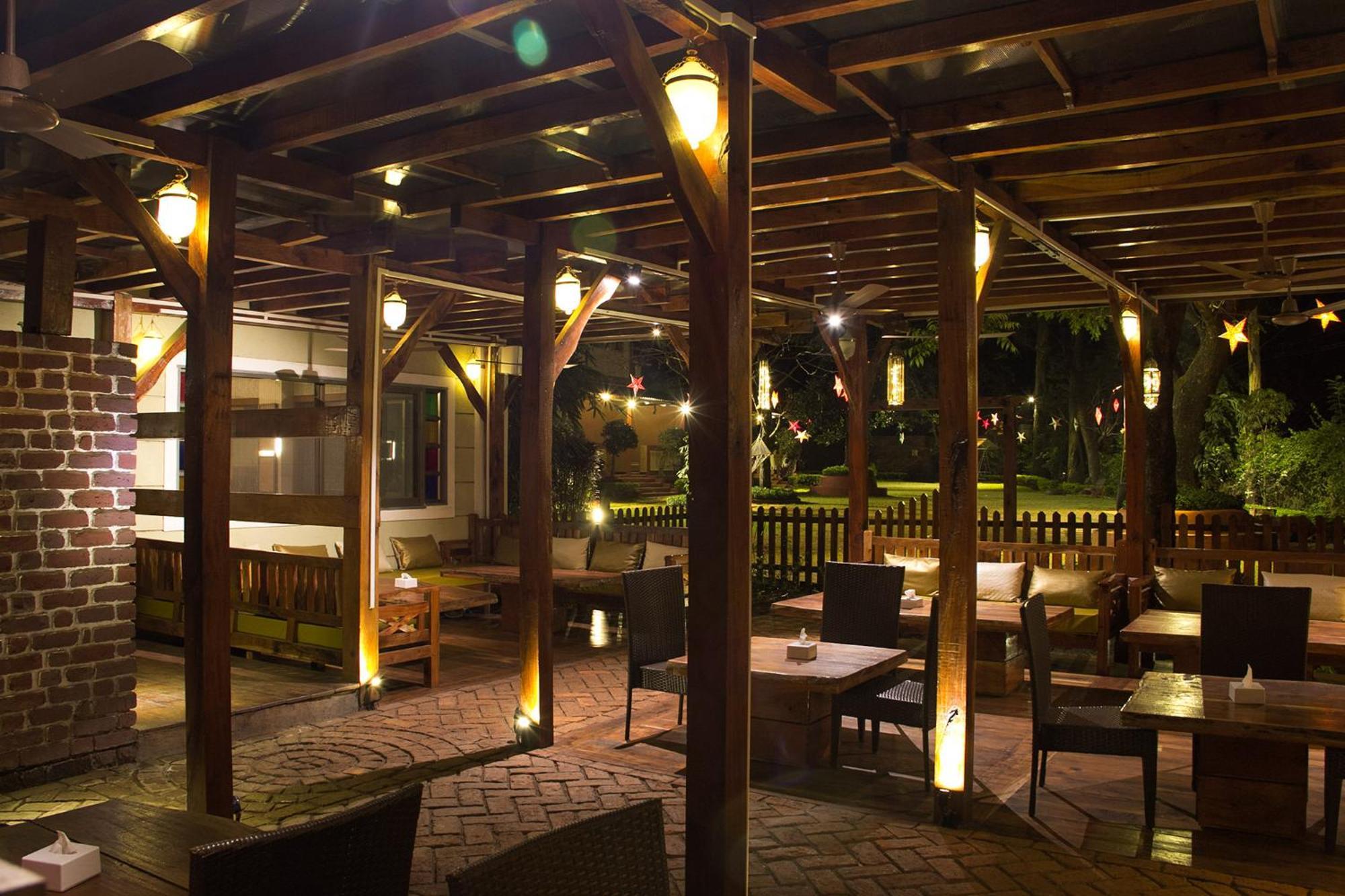 Hotel Malas Панчгани Екстериор снимка