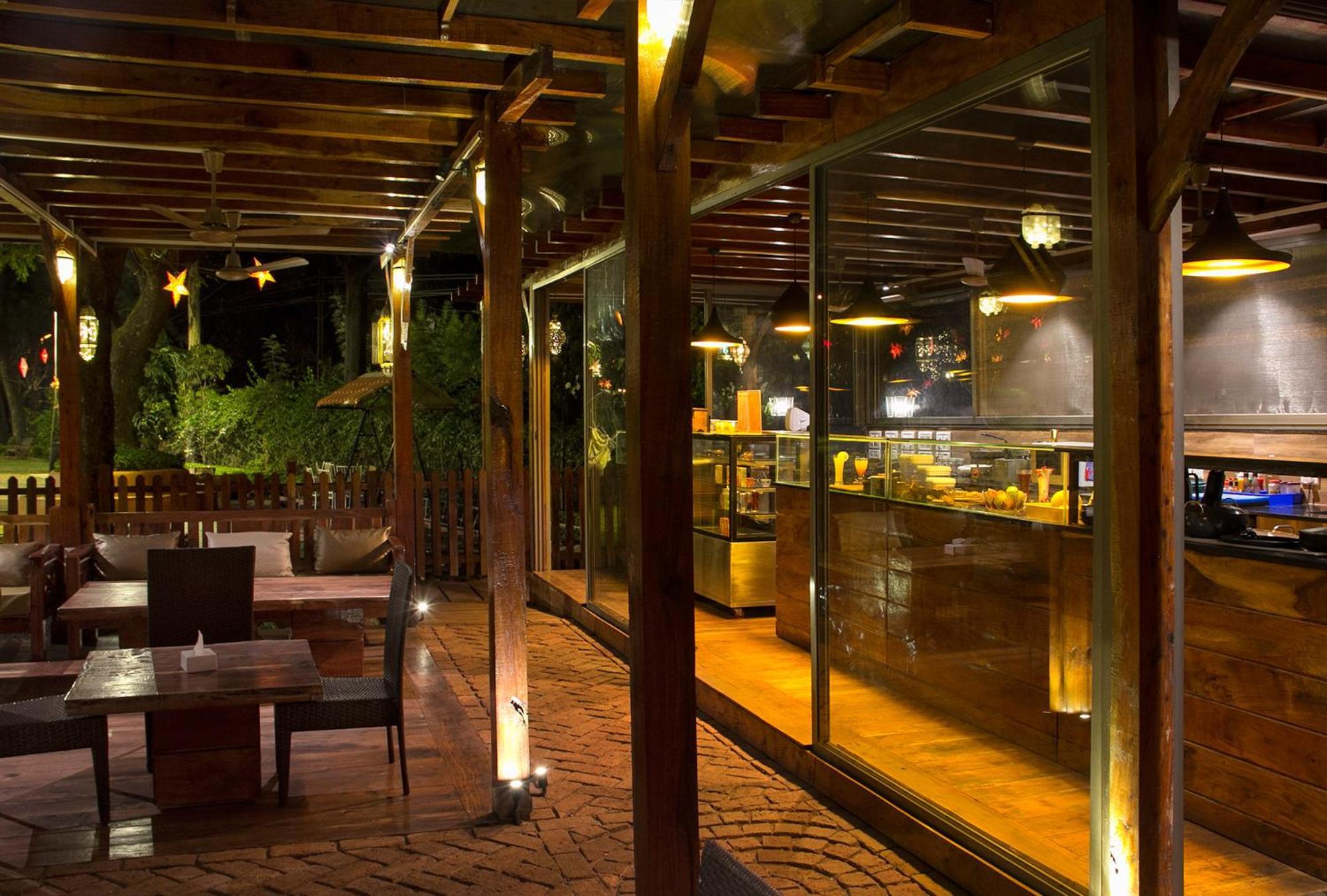 Hotel Malas Панчгани Екстериор снимка