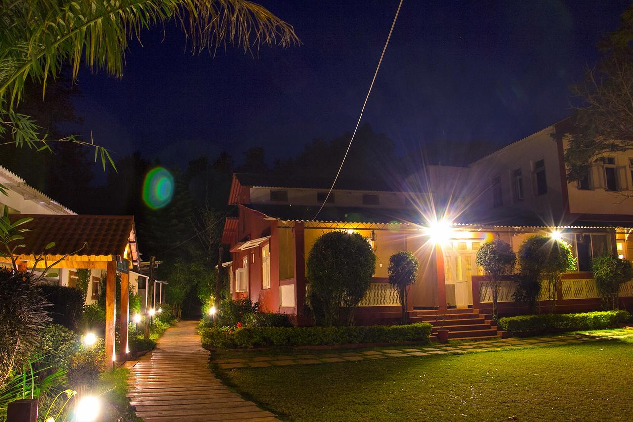 Hotel Malas Панчгани Екстериор снимка
